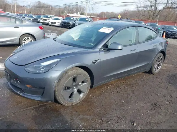 5YJ3E1EA2PF640342 2023 TESLA MODEL 3 - Image 2