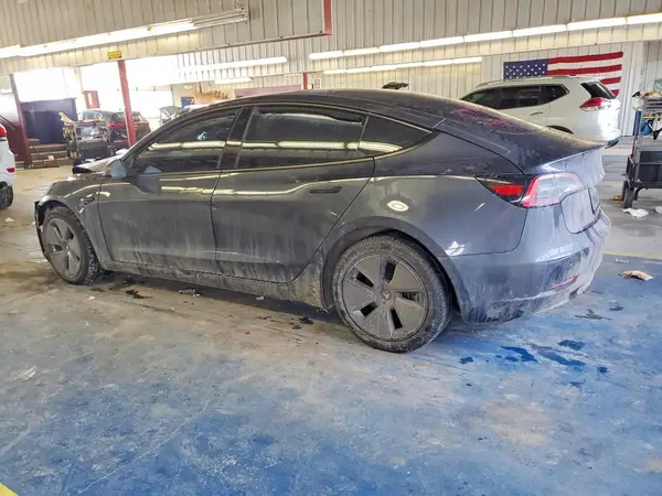 5YJ3E1EA2PF640714 2023 TESLA MODEL 3 - Image 2