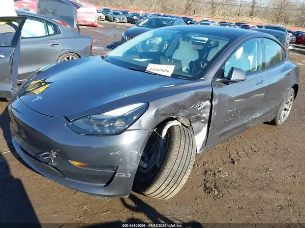 5YJ3E1EA2PF643743 2023 TESLA MODEL 3 - Image 2