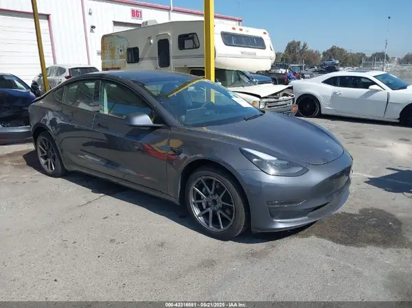 5YJ3E1EA2PF668853 2023 TESLA MODEL 3 - Image 1