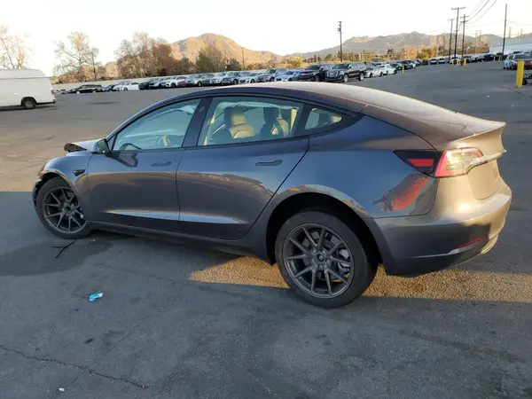 5YJ3E1EA2PF679674 2023 TESLA MODEL 3 - Image 2