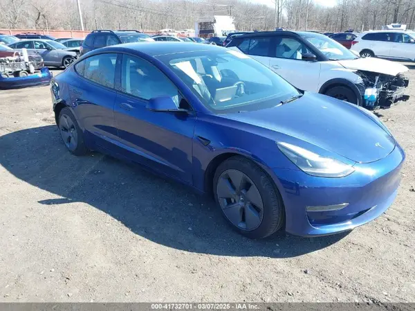 5YJ3E1EA2PF690335 2023 TESLA MODEL 3 - Image 1