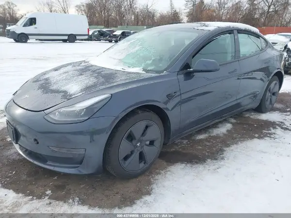 5YJ3E1EA2PF695695 2023 TESLA MODEL 3 - Image 2