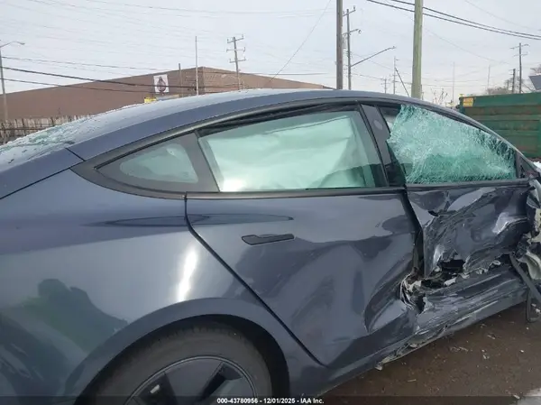 5YJ3E1EA2PF695695 2023 TESLA MODEL 3 - Image 8