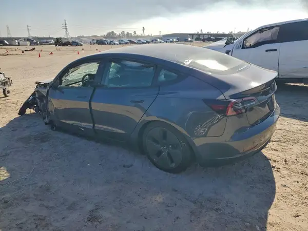 5YJ3E1EA2PF696264 2023 TESLA MODEL 3 - Image 2