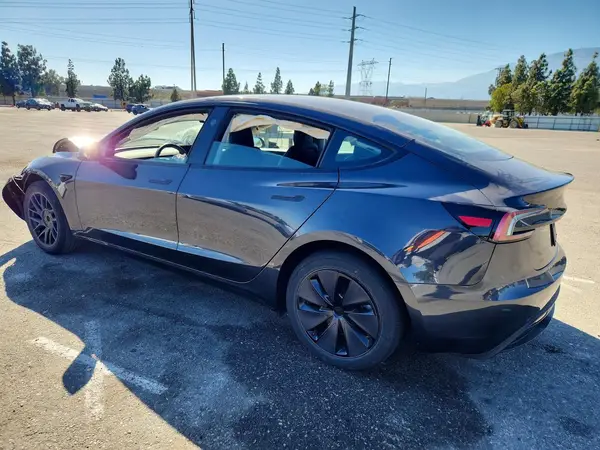 5YJ3E1EA2RF725569 2024 TESLA MODEL 3 - Image 2