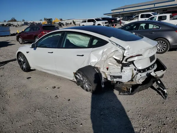 5YJ3E1EA2RF733770 2024 TESLA MODEL 3 - Image 2