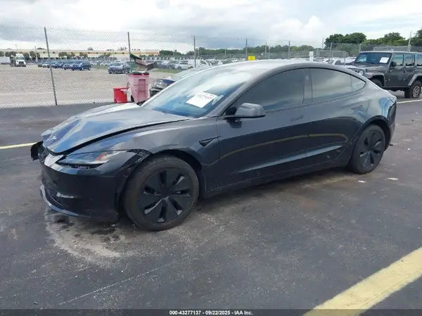 5YJ3E1EA2RF743635 2024 TESLA MODEL 3 - Image 2