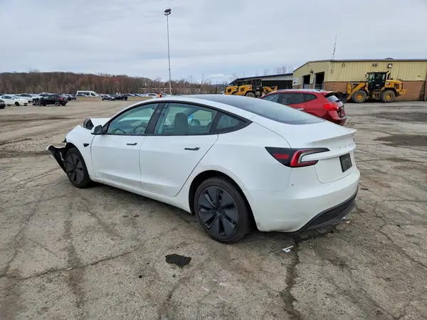 5YJ3E1EA2RF749919 2024 TESLA MODEL 3 - Image 2