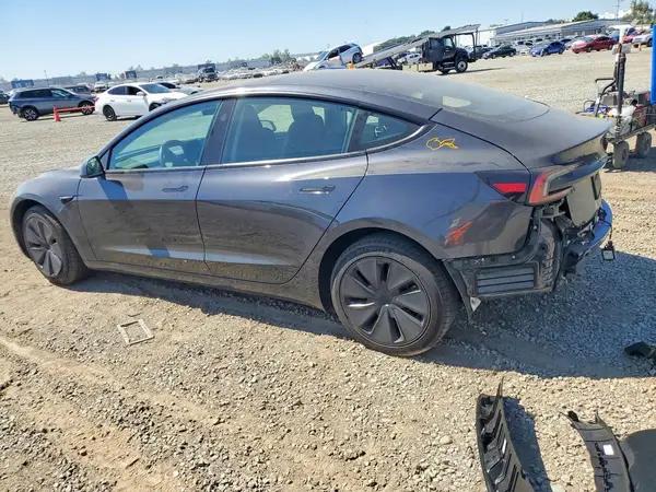 5YJ3E1EA2RF833688 2024 TESLA MODEL 3 - Image 2