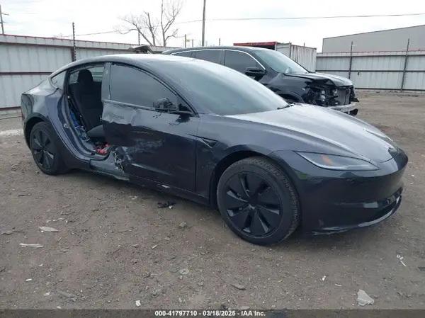 5YJ3E1EA2RF847638 2024 TESLA MODEL 3 - Image 1
