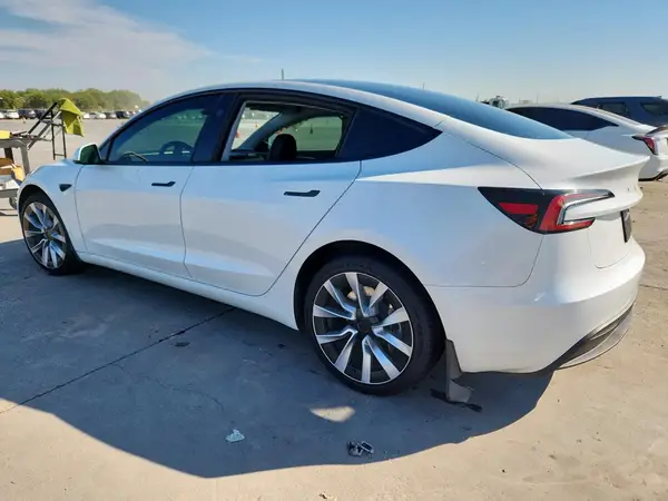 5YJ3E1EA2RF853911 2024 TESLA MODEL 3 - Image 2