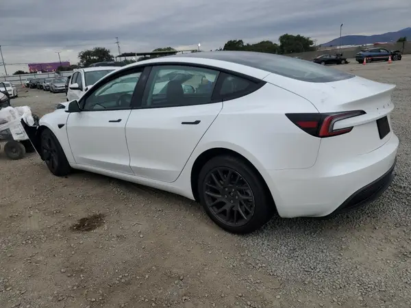 5YJ3E1EA2RF858395 2024 TESLA MODEL 3 - Image 2