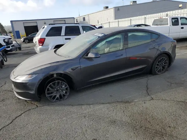 5YJ3E1EA2RF863029 2024 TESLA MODEL 3 - Image 1