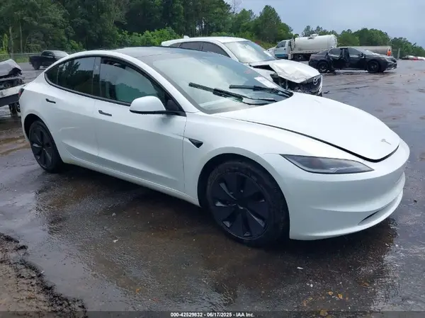 5YJ3E1EA2RF864570 2024 TESLA MODEL 3 - Image 1
