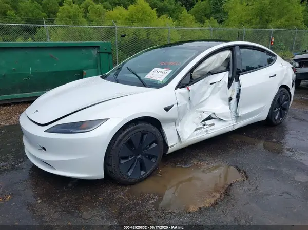 5YJ3E1EA2RF864570 2024 TESLA MODEL 3 - Image 2