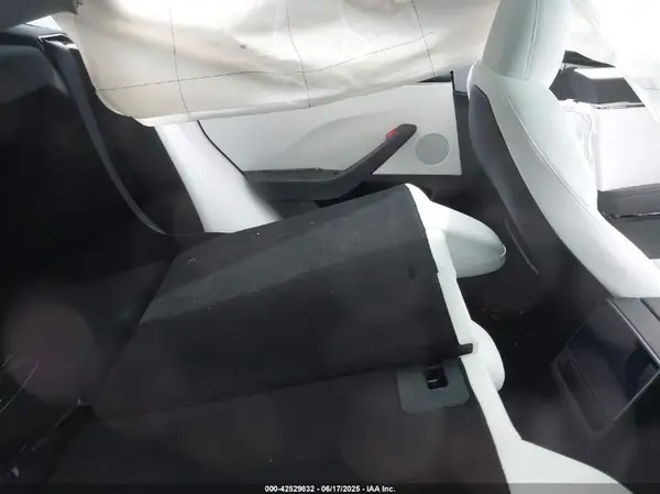 5YJ3E1EA2RF864570 2024 TESLA MODEL 3 - Image 8