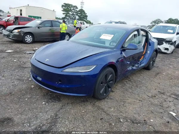 5YJ3E1EA2SF001516 2025 TESLA MODEL 3 - Image 2