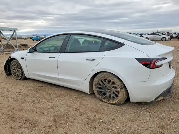5YJ3E1EA2SF005520 2025 TESLA MODEL 3 - Image 2