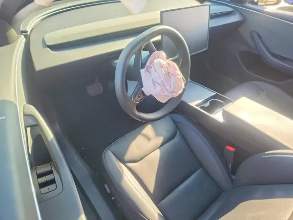 5YJ3E1EA2SF007316 2025 TESLA MODEL 3 - Image 8
