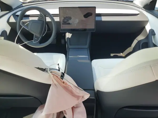 5YJ3E1EA2SF010622 2025 TESLA MODEL 3 - Image 8