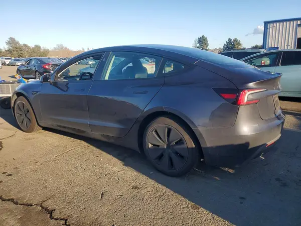 5YJ3E1EA2SF013696 2025 TESLA MODEL 3 - Image 2