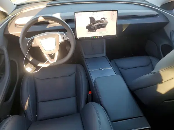 5YJ3E1EA2SF013696 2025 TESLA MODEL 3 - Image 8