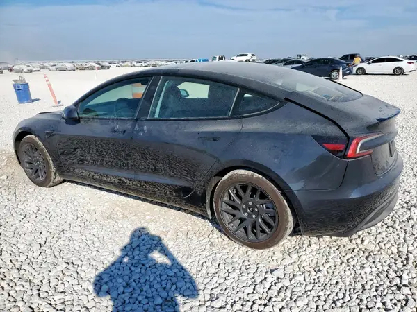 5YJ3E1EA2SF016890 2025 TESLA MODEL 3 - Image 2