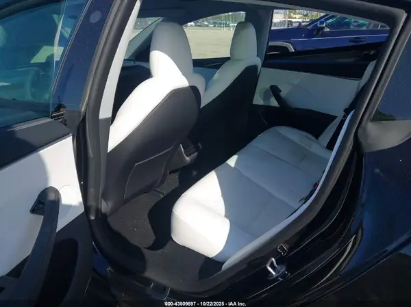 5YJ3E1EA2SF017733 2025 TESLA MODEL 3 - Image 8
