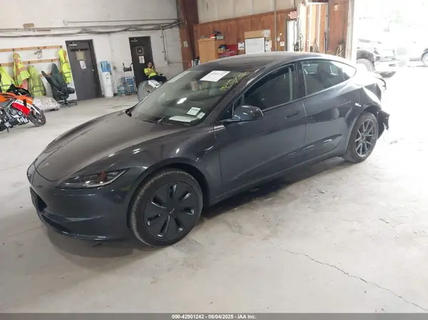 5YJ3E1EA2SF018395 2025 TESLA MODEL 3 - Image 2