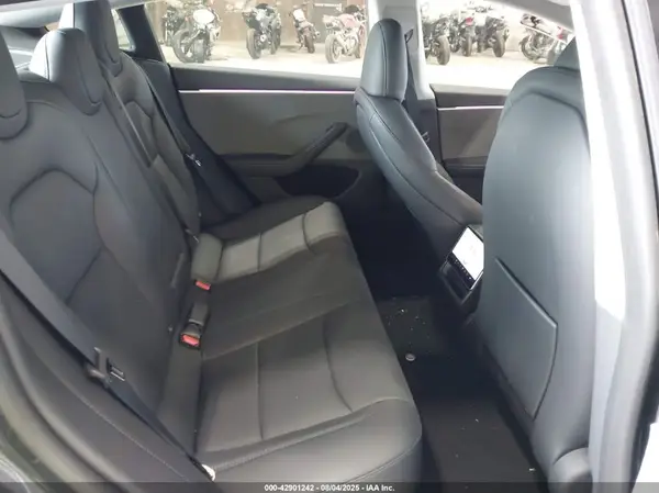 5YJ3E1EA2SF018395 2025 TESLA MODEL 3 - Image 8
