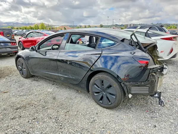 5YJ3E1EA2SF018915 2025 TESLA MODEL 3 - Image 2