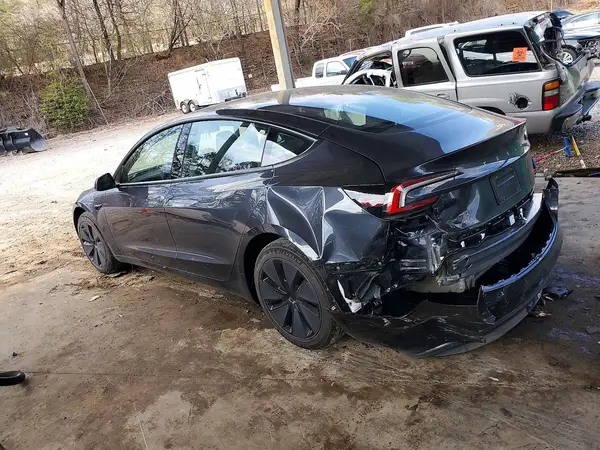 5YJ3E1EA2SF022138 2025 TESLA MODEL 3 - Image 2