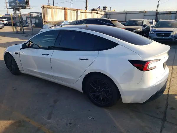 5YJ3E1EA2SF023046 2025 TESLA MODEL 3 - Image 2