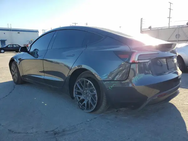 5YJ3E1EA2SF023838 2025 TESLA MODEL 3 - Image 2