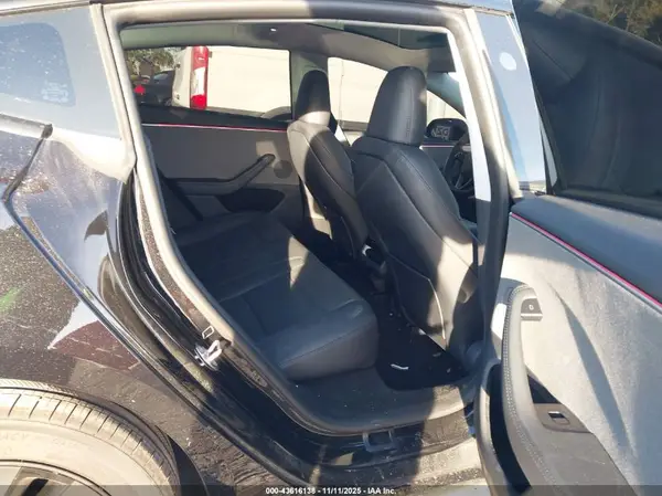 5YJ3E1EA2SF024584 2025 TESLA MODEL 3 - Image 8
