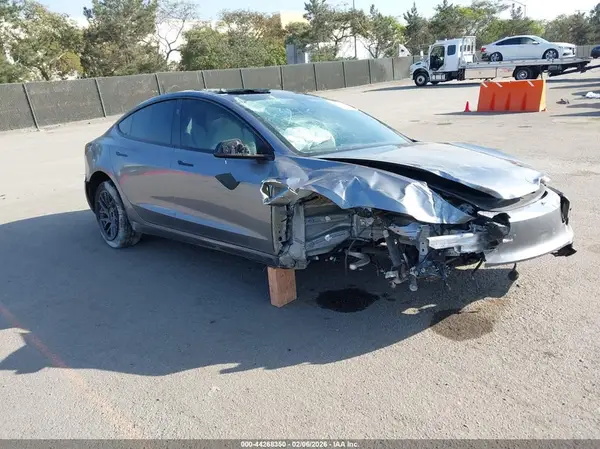 5YJ3E1EA2SF026433 2025 TESLA MODEL 3 - Image 1