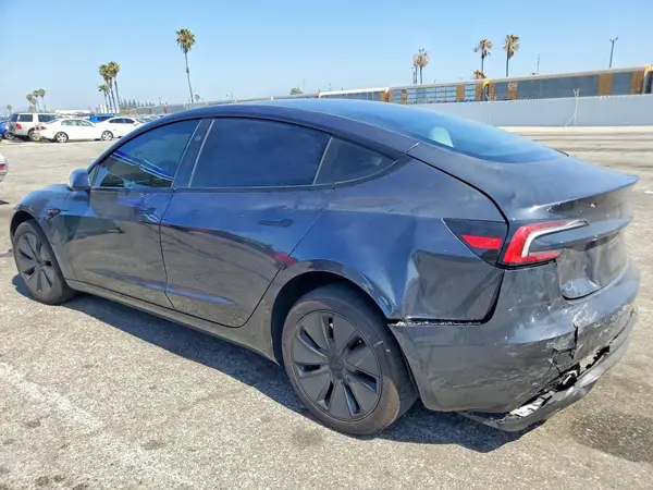 5YJ3E1EA2SF029476 2025 TESLA MODEL 3 - Image 2