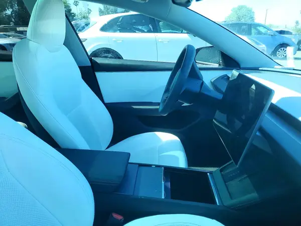 5YJ3E1EA2SF029476 2025 TESLA MODEL 3 - Image 8