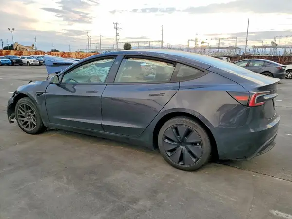 5YJ3E1EA2SF030305 2025 TESLA MODEL 3 - Image 2