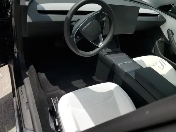 5YJ3E1EA2SF034306 2025 TESLA MODEL 3 - Image 8