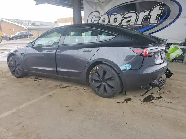 5YJ3E1EA2SF035567 2025 TESLA MODEL 3 - Image 2