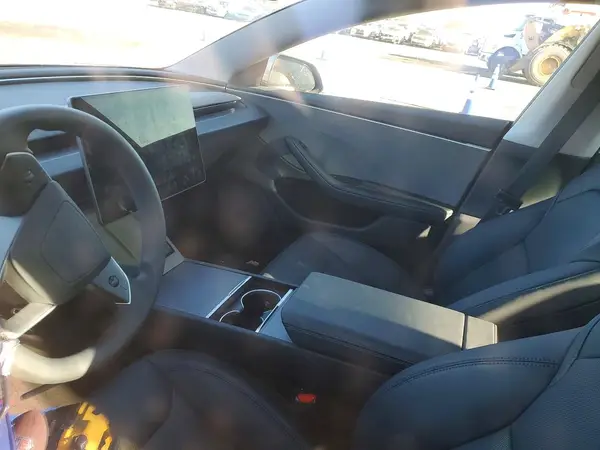 5YJ3E1EA2SF036279 2025 TESLA MODEL 3 - Image 8