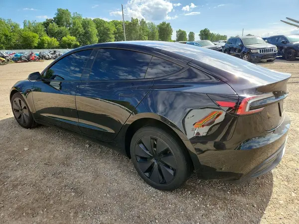 5YJ3E1EA2SF041515 2025 TESLA MODEL 3 - Image 2