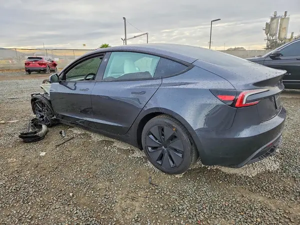 5YJ3E1EA2SF042082 2025 TESLA MODEL 3 - Image 2