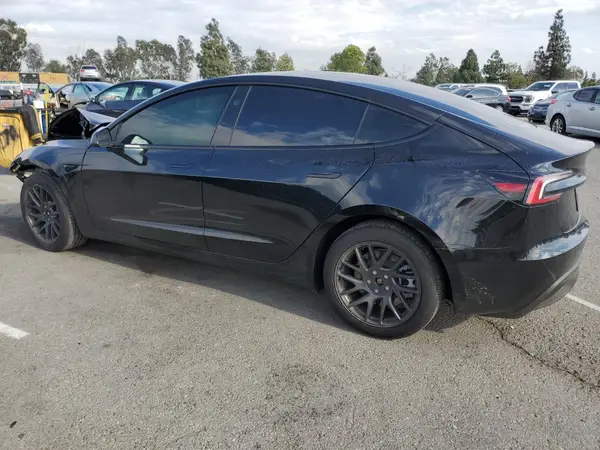 5YJ3E1EA2SF042695 2025 TESLA MODEL 3 - Image 2