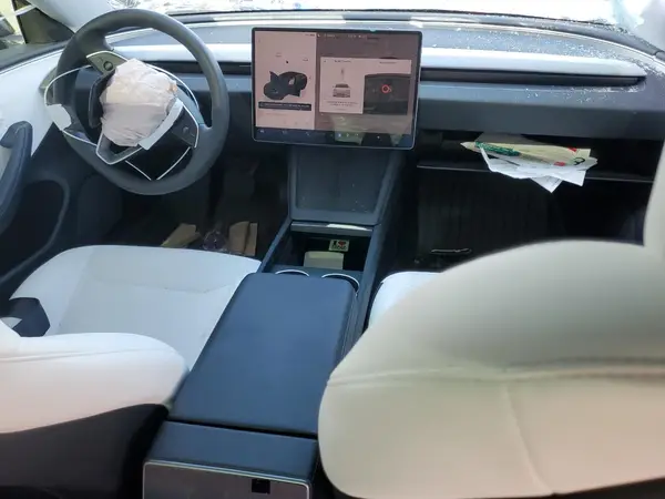5YJ3E1EA2SF042695 2025 TESLA MODEL 3 - Image 8