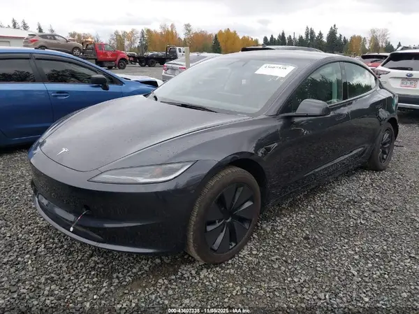 5YJ3E1EA2SF045211 2025 TESLA MODEL 3 - Image 2