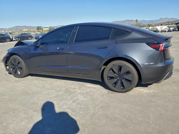 5YJ3E1EA2SF047444 2025 TESLA MODEL 3 - Image 2