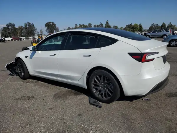 5YJ3E1EA2SF049629 2025 TESLA MODEL 3 - Image 2